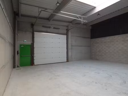 à louer local commercial 195 m² – 1 700 € |armbouts-cappel