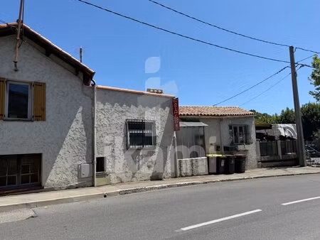 ensemble immobilier avec du potentiel à châteauneuf-grasse