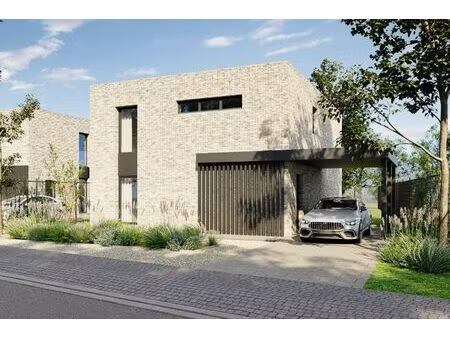 vrijstaande  rustig gelegen casco + afgewerkte woning in een moderne bouwstijl op een fraa