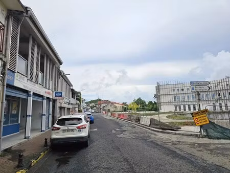 local 70 m² bourg riviere salee