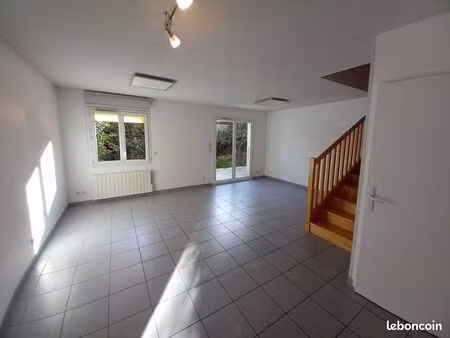 maison mitoyenne 3 chambres avec jardin privatif et garage – quartier recherché proche de 