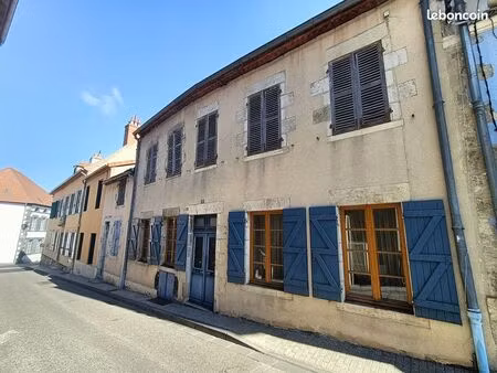 maison 7 pièces 2454 m²