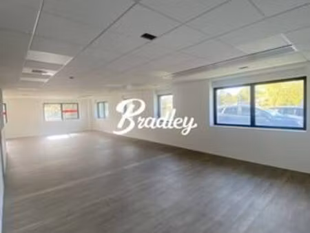 bureau prestigieux de 178 m2 en location - boves  hauts-de-france