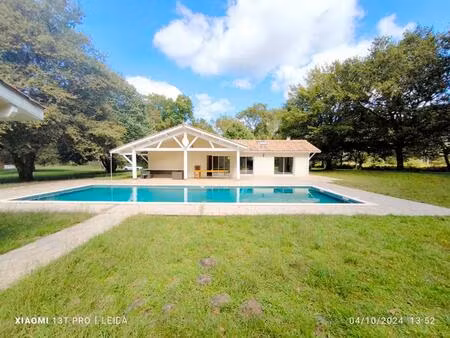 ensemble immobilier dans airial à castets