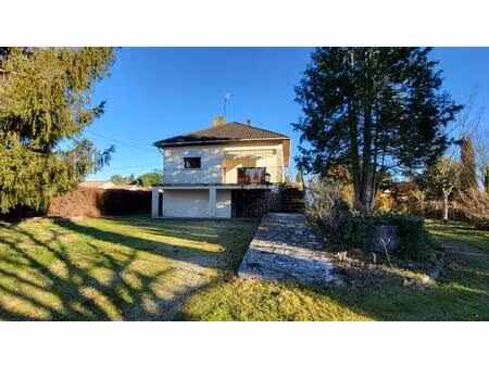 proche mussidan maison sur sous sol total 8 pièces sur parcelle de plus de 2781 m²