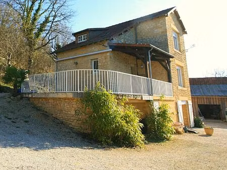 maison en pierre avec grange