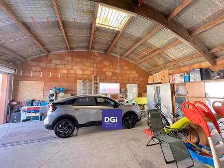 sur une grande parcelle de 2130 m2  local d'activité de 220 m2 à vendre milhaud