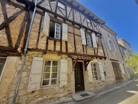 grande maison au village avec colombage facade