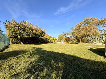 terrain d'environ 410m² à bâtir en plein centre ville de juziers