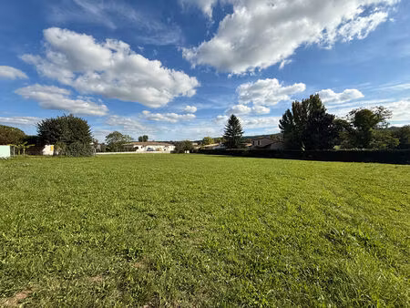 terrain viabilisé de 913 m² proche des commddités de ste livrade/lot