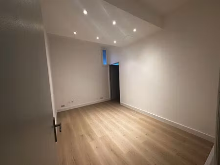 local 55 m²- à louer- saint gély