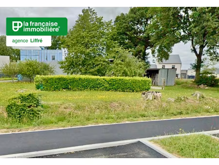 terrain liffre 815 m2