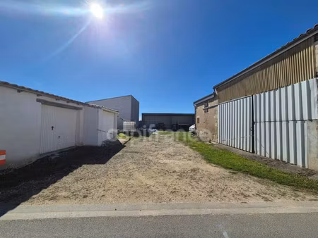 local professionnel à vendre meursac 7 pièce(s) 300m2 199 900€