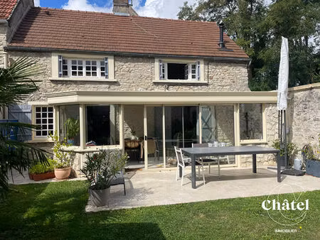 maison ancienne - 2 chambres garage jardin - proche de senlis
