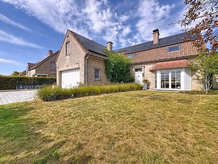 villa à vendre avec garage et terrasse   kain (vbd38083)