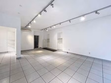 espace commercial polyvalent dans le centre de ciney!