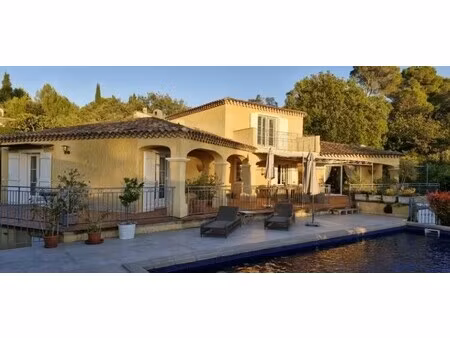 villa de luxe à vendre à saint-antonin-du-var