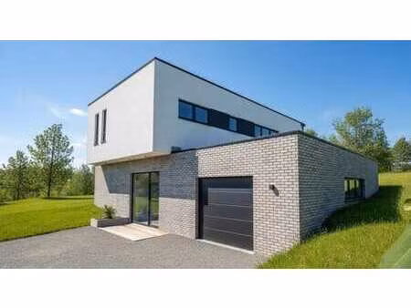 nouvelle construction 6 chambres avec jardin et garage.