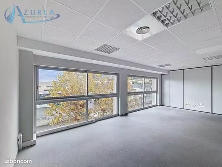 bureaux 246 m²