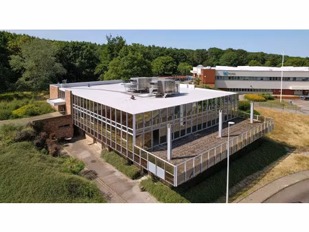 vente locaux professionnels 1614 m² à val-de-reuil (27100)  1 711 900 €