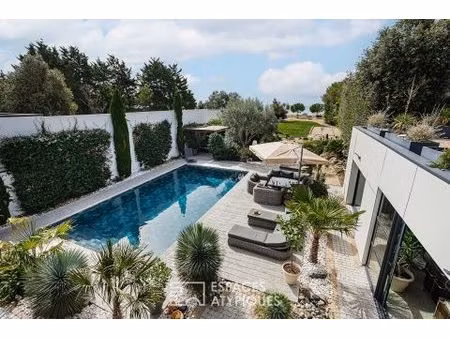 contemporaine d'exception et ses studios avec accès mer