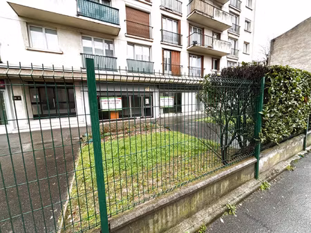 local commercial avec sous sol