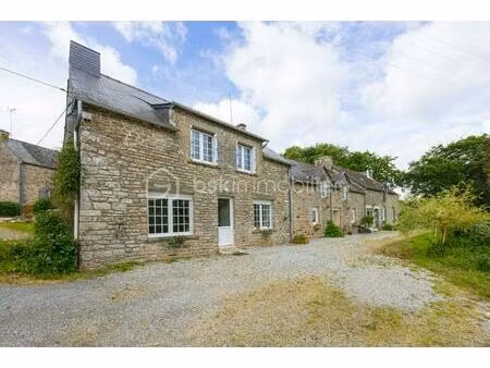 maison en pierre de 215 m² à saint-gilles-du-mene