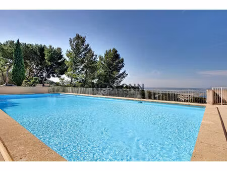 appartement vitrolles 2 pièces de 76 m² avec places privatives et piscine