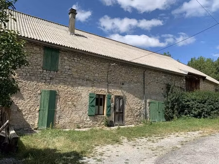 à vendre – corps de ferme mitoyen à rénover – lus-la-croix-haute (26620)