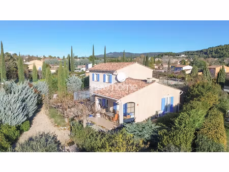 jolie maison avec 4 chambres proche du centre village