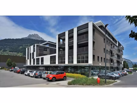 location locaux professionnels à sallanches (74700)  1 455 €