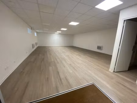 bureaux en parfait etat 5 min rer e 400 mètres