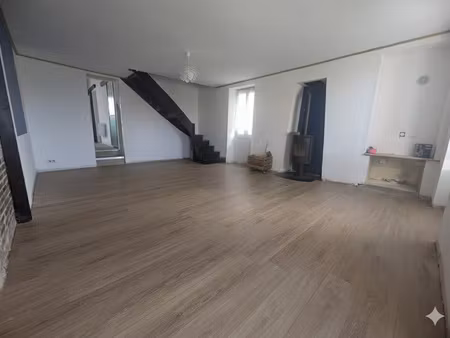 charmante maison rénovée avec poêle à bois  cour et terrasse