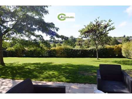 maison contemporaine : entre ville et campagne.