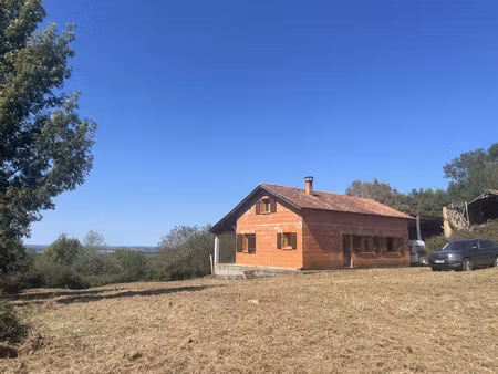 maison à finir sur terrain sans voisinage avec belle vue sur