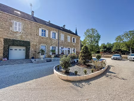 maison rénovée avec piscine à beaufort !
