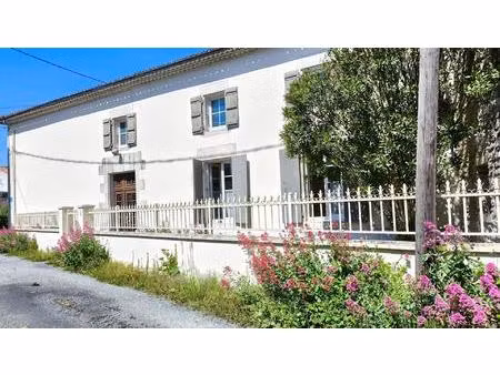 maison de village à rénover avec garage et dépendances