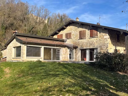 maison neuville sur ain 01160.