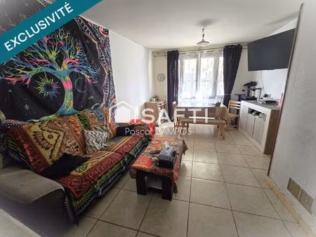 maison de village avec jardin et garage.