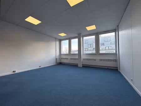 bureaux à louer - emplacement idéal au pied du rer b à bagne