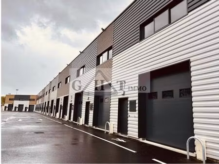 à louer : entrepôt et bureaux – surface de 116 à 160 m²