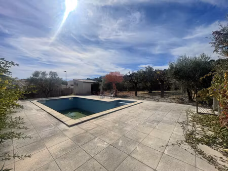 a vendre en exclusivite un terrain constructible de 540m2 a