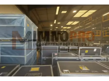 à louer entrepôt 1 800 m2 avec 1 500 m2 de terrain entre