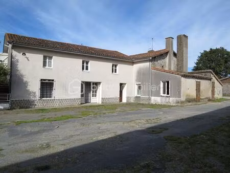 corps de ferme de 161 88 m² à fenery