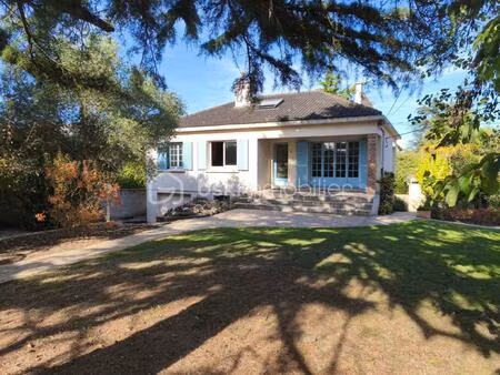 domaine de 134 m² à la varenne