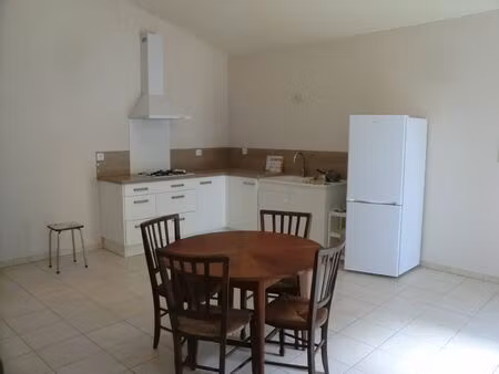 location maison 2 pièces 44m2 jonzac 17500 - 460 € - surface privée