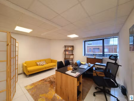 local commercial 22.94 m2