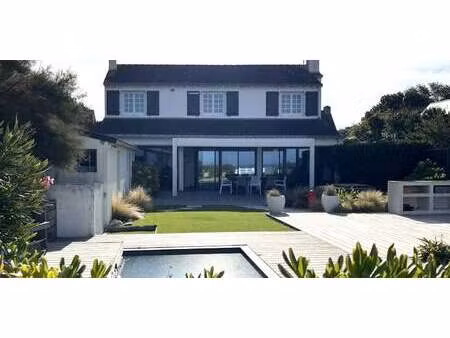 villa avec piscine et jardin piriac-sur-mer (44)