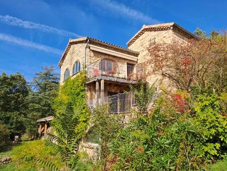 mas en pierre avec piscine et 2 hectares de terrain attenant