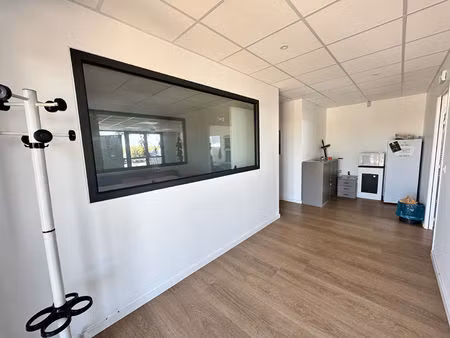 location commerce 4 pièces 120 m² à sauvagnon (64230)